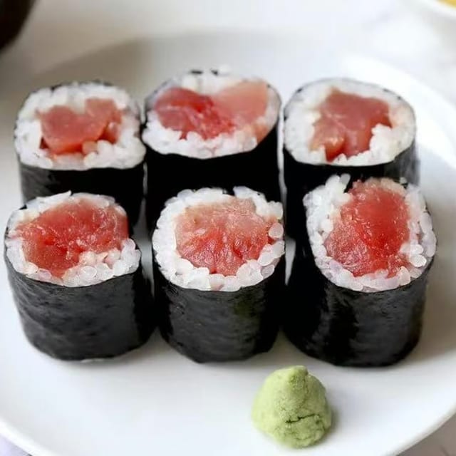 Tuna Roll.