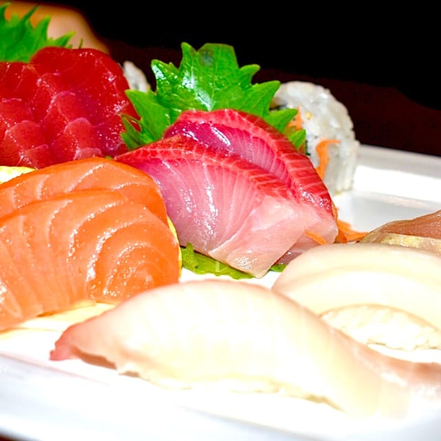 Sushi & Sashimi Combo.